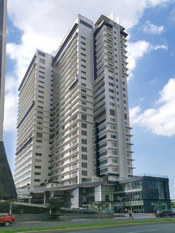 Brittany Hotel Bgc Taguig Exterior photo