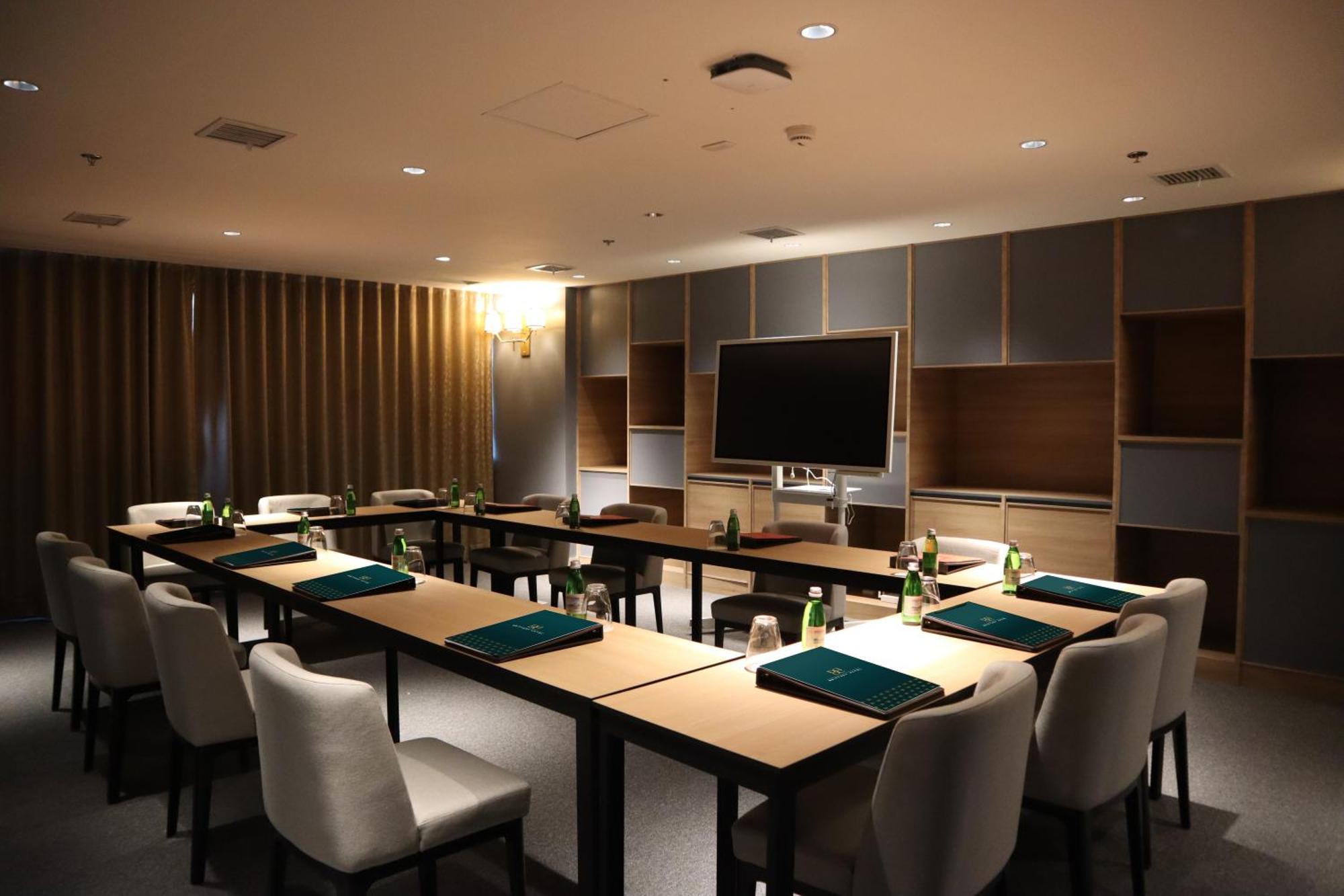 Brittany Hotel Bgc Taguig Exterior photo
