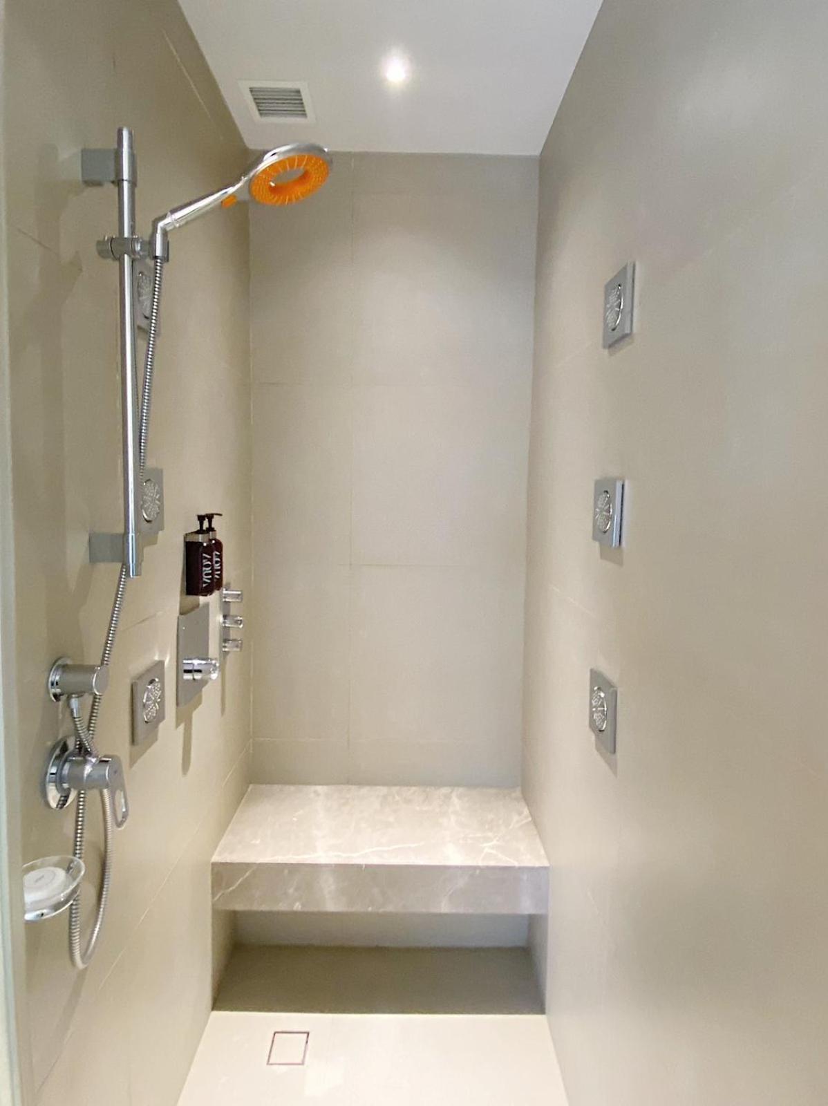 Brittany Hotel Bgc Taguig Exterior photo